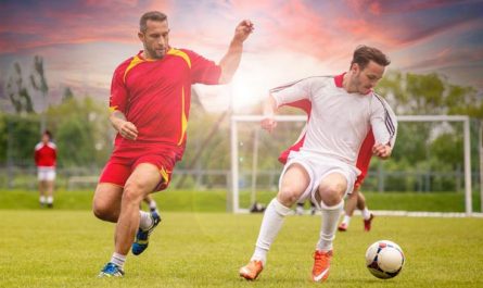Két futballista, megyei labdarúgó meccsen